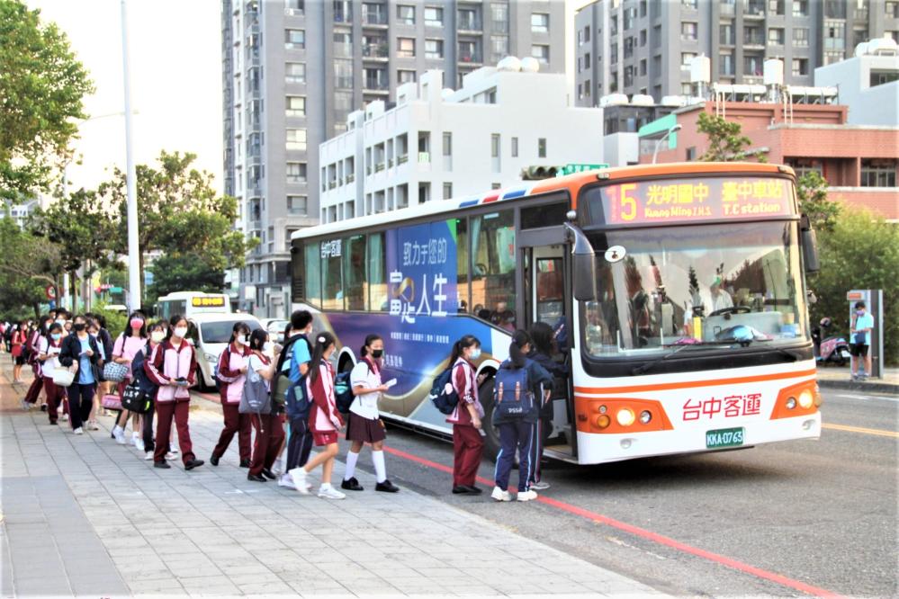 台中市政府推動市民限定-雙十公車-至8月中旬申請人數大幅成長到171萬人.jpg